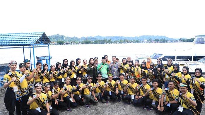 Tradisi Meja Panjang Sambut Rombongan