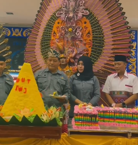 IWJ Bulungan Rayakan HUT ke-7 Ada JFC, Tumpeng Satu Meter dan Tujuh Warna Kue